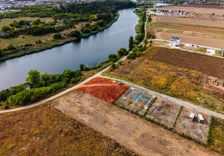 Teren cu vedere la lac Corbeanca - Petresti